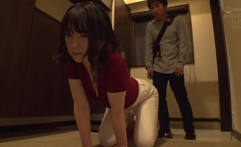 Em hotgirl cạnh nhà thiếu thốn và cậu học sinh số hưởng cạnh bên