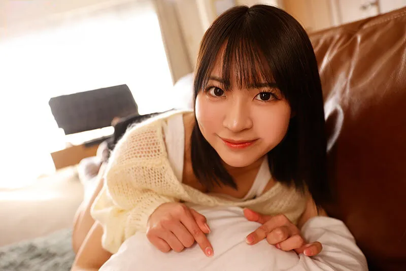 Chị gái lần đầu có anh yêu còn nhiều ngỡ ngàng nên mượn cậu bé thằng em tập trước